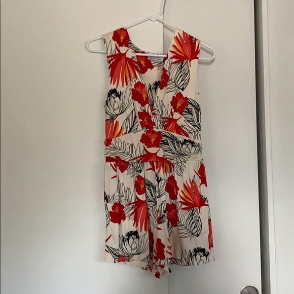 Fighting eel Ava sky romper Xs in cream lotus - Picture 1 of 2